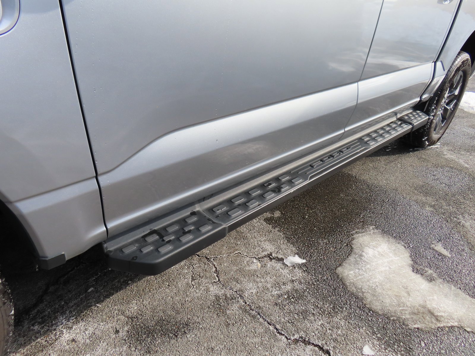 Used 2024 Ford F150 Lightning Lariat image 11