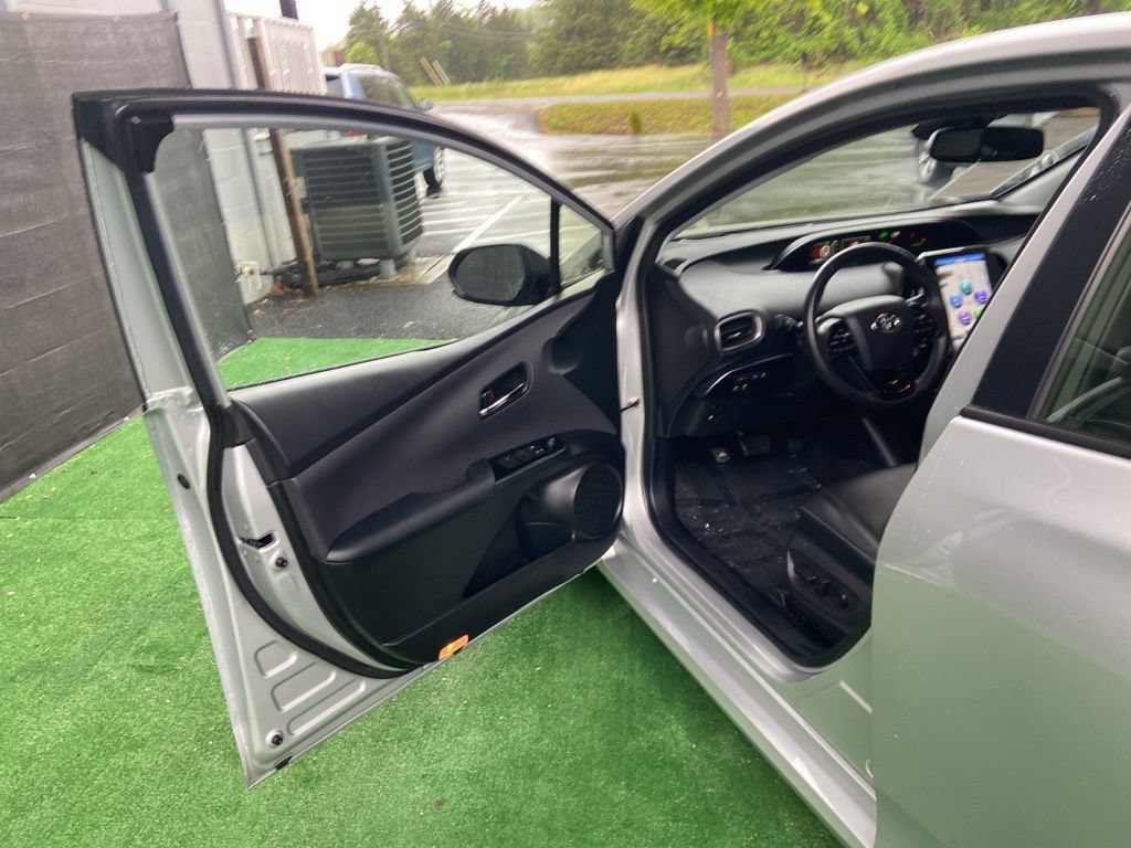Used 2022 Toyota Prius Prime Limited FWD image 28