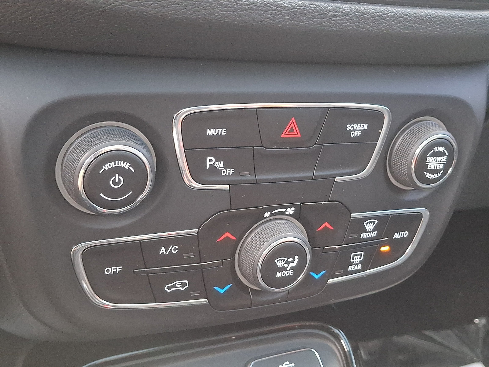 Used 2018 Jeep Compass Limited w/ Navigation Group AWD/4WD image 17