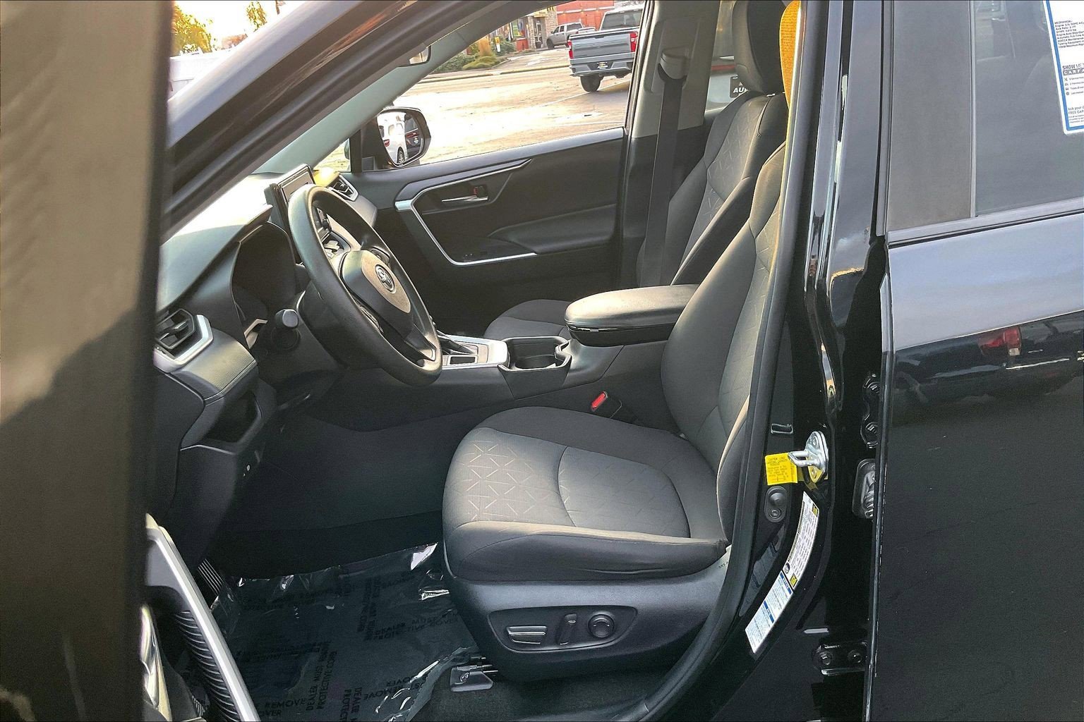 Used 2021 Toyota RAV4 XLE image 24