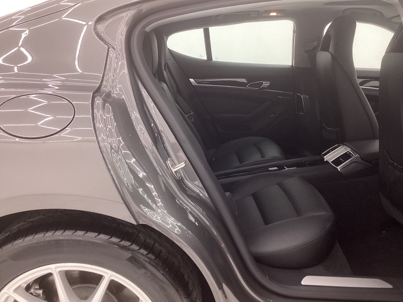 Used 2013 Porsche Panamera S RWD image 20