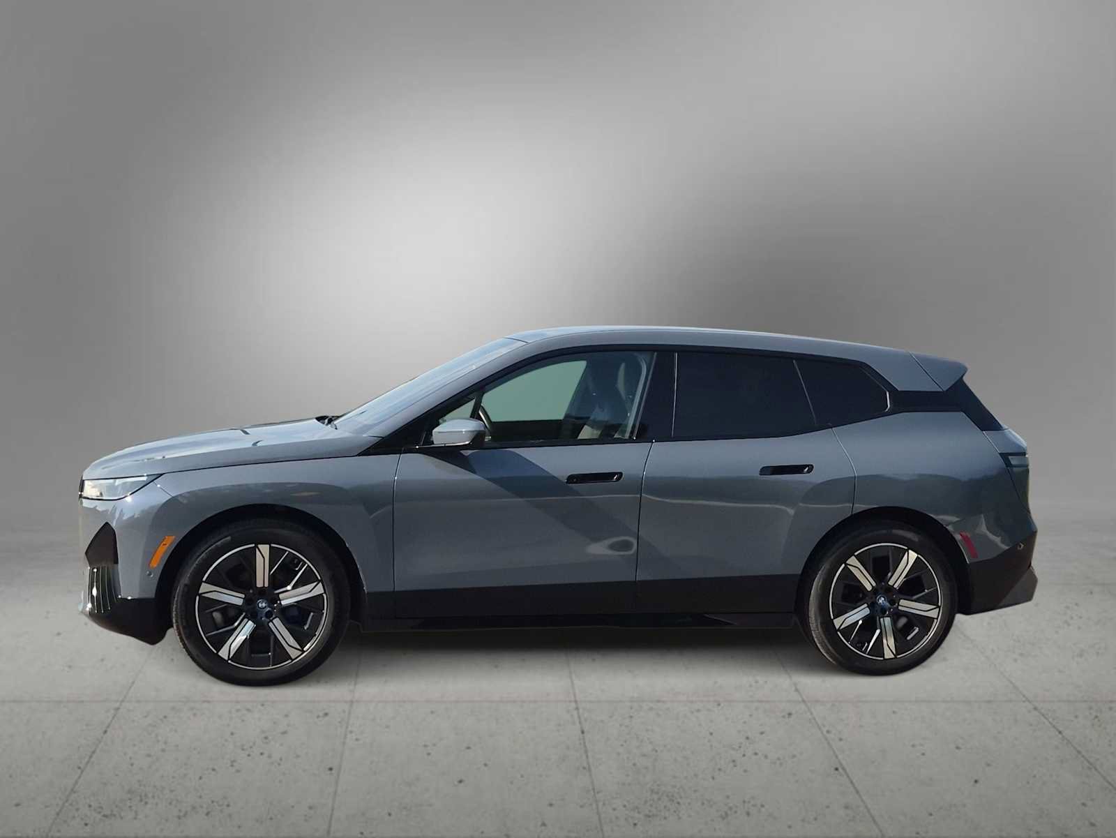Used 2024 BMW iX xDrive50 w/ Premium Package AWD/4WD image 5