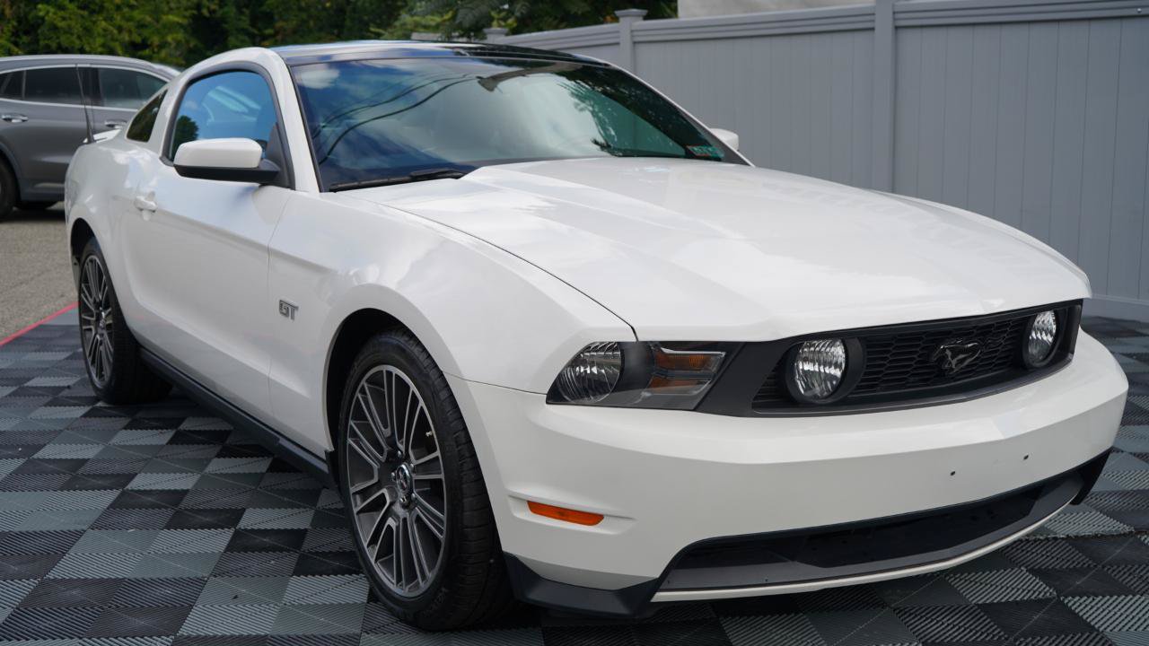 Used 2010 Ford Mustang GT RWD image 2