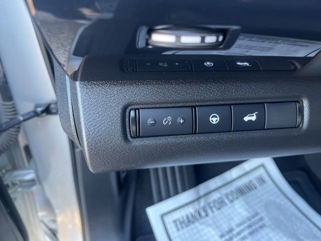 Used 2025 Nissan Pathfinder SV image 12