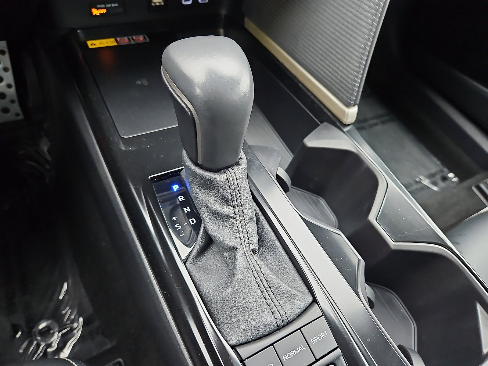 Used 2025 Toyota Camry SE image 15