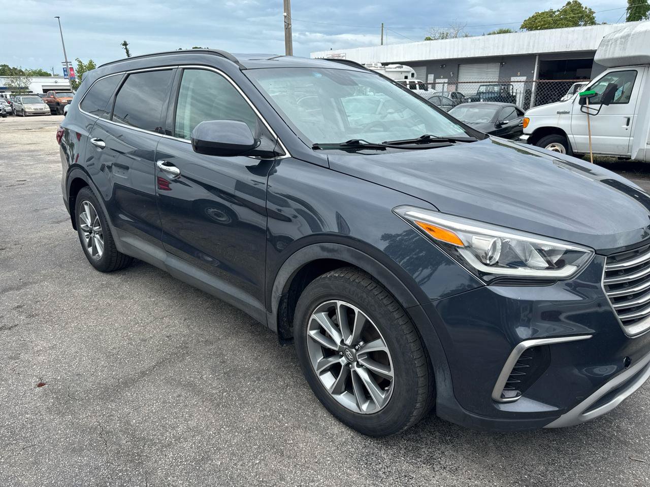 Used 2019 Hyundai Santa Fe XL SE AWD/4WD image 2