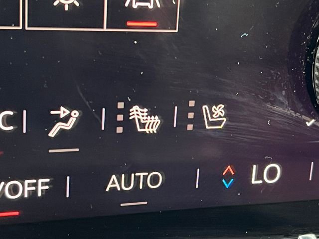 Used 2024 GMC Acadia AT4 w/ Luxury Package image 29