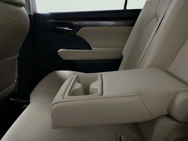 Used 2024 Toyota Highlander Limited AWD/4WD image 63
