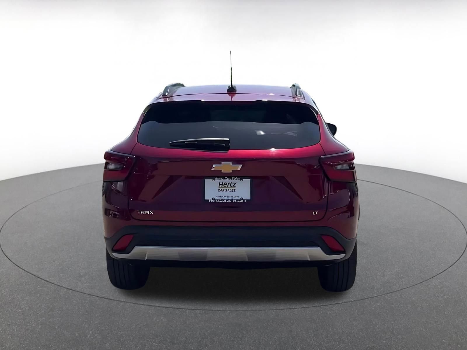 Used 2025 Chevrolet Trax LT FWD image 12