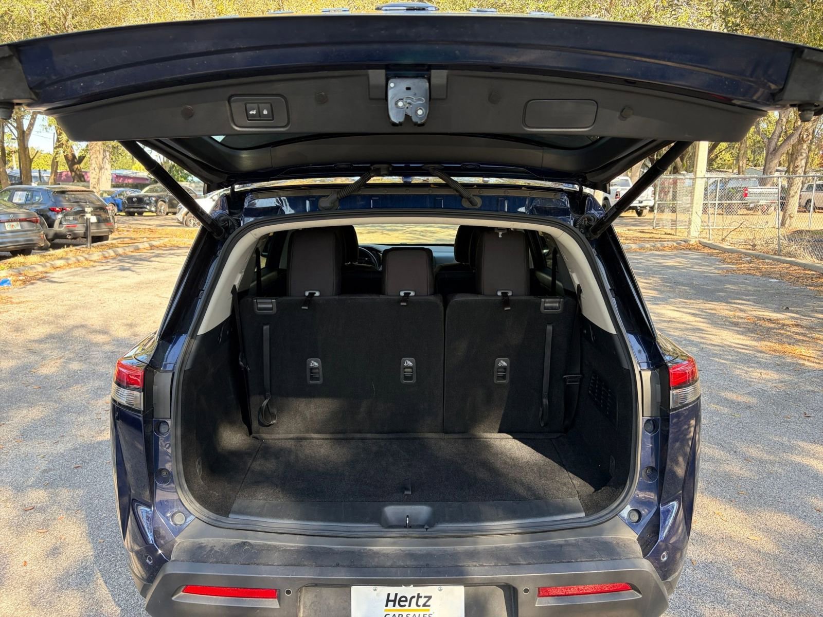 Used 2025 Nissan Pathfinder SV image 30