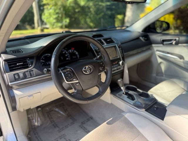 Used 2012 Toyota Camry XLE w/ Leather Pkg FWD image 11