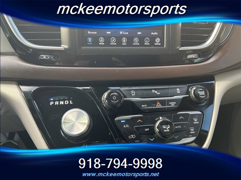 Used 2018 Chrysler Pacifica Touring-L FWD image 15