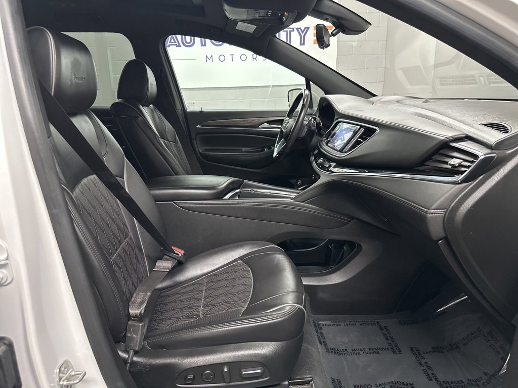 Used 2022 Buick Enclave Avenir w/ Avenir Technology Package image 21