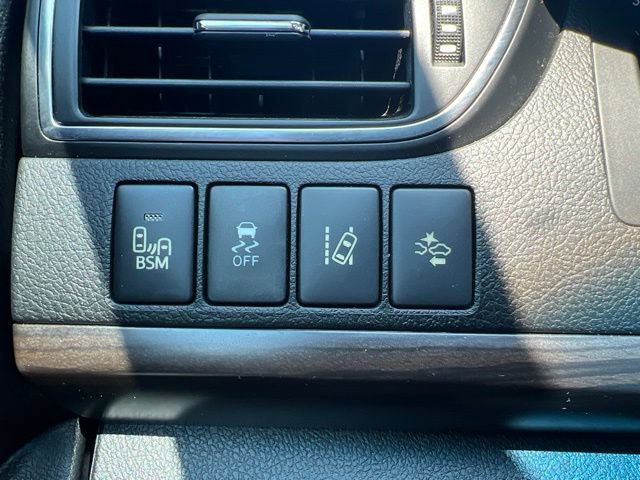 Used 2015 Toyota Camry XLE w/ Advanced Technology Package FWD image 18