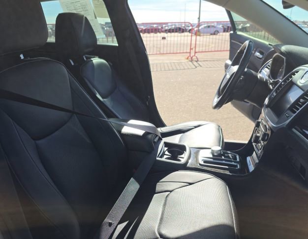 Used 2015 Chrysler 300 C w/ Light Group image 13