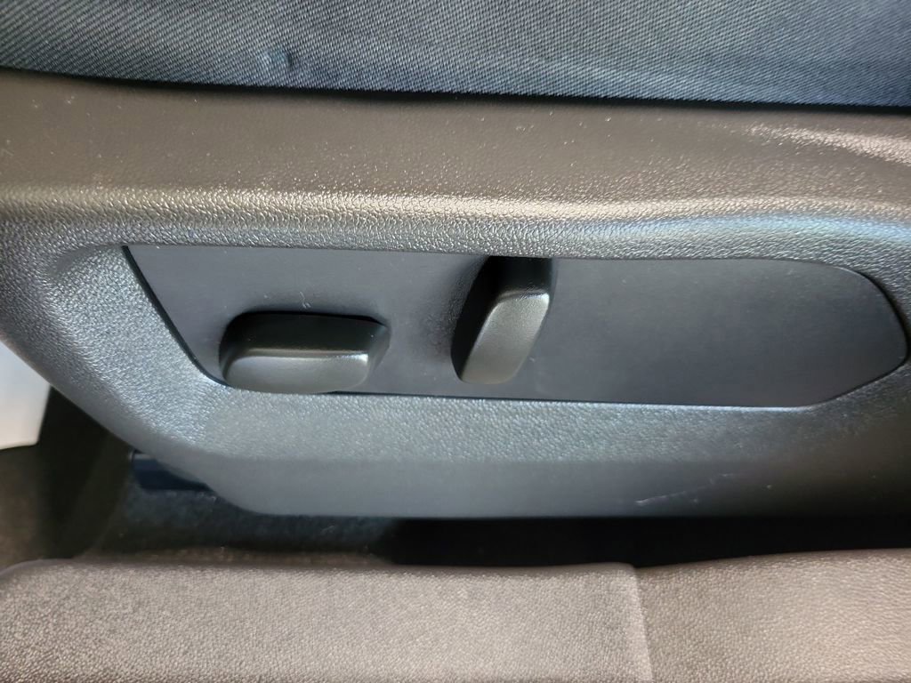 Used 2023 Buick Envision Essence w/ Sport Touring Package image 35