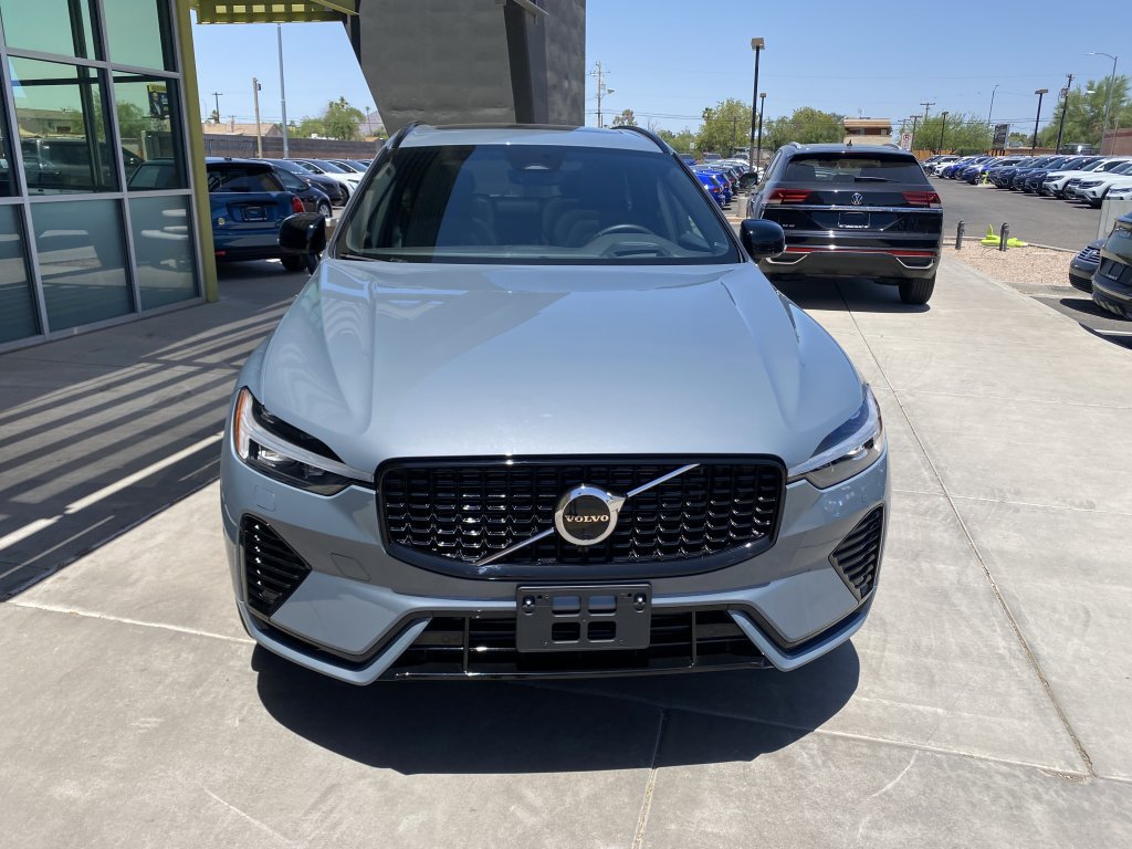 Used 2022 Volvo XC60 T8 R-Design w/ Advanced Package AWD/4WD image 7