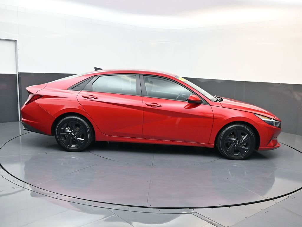 Certified 2023 Hyundai Elantra SEL w/ Preferred Accessory Package image 3