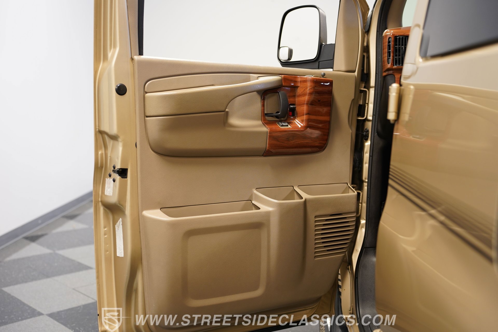 Used 2006 Chevrolet Express 1500 w/ Preferred Equipment Group image 36