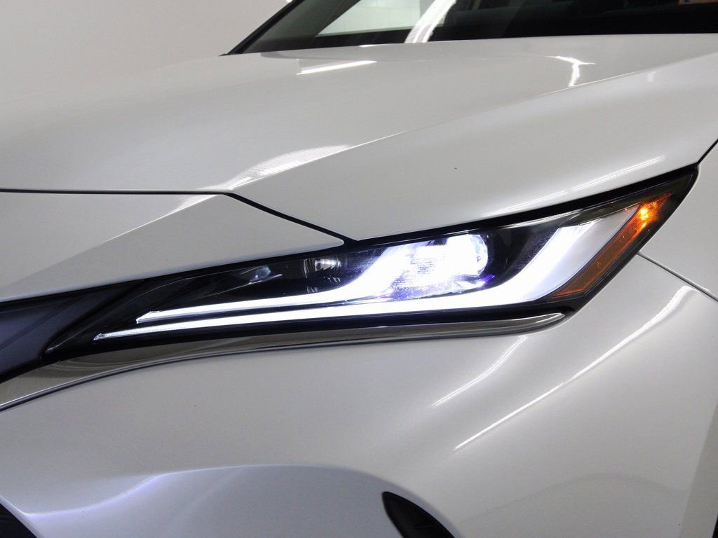 Used 2023 Toyota Venza XLE image 9