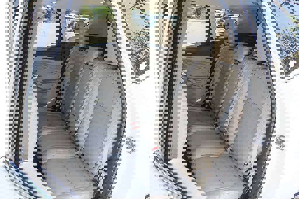 Used 2018 Ford Escape Titanium w/ Ford Safe & Smart Package image 17