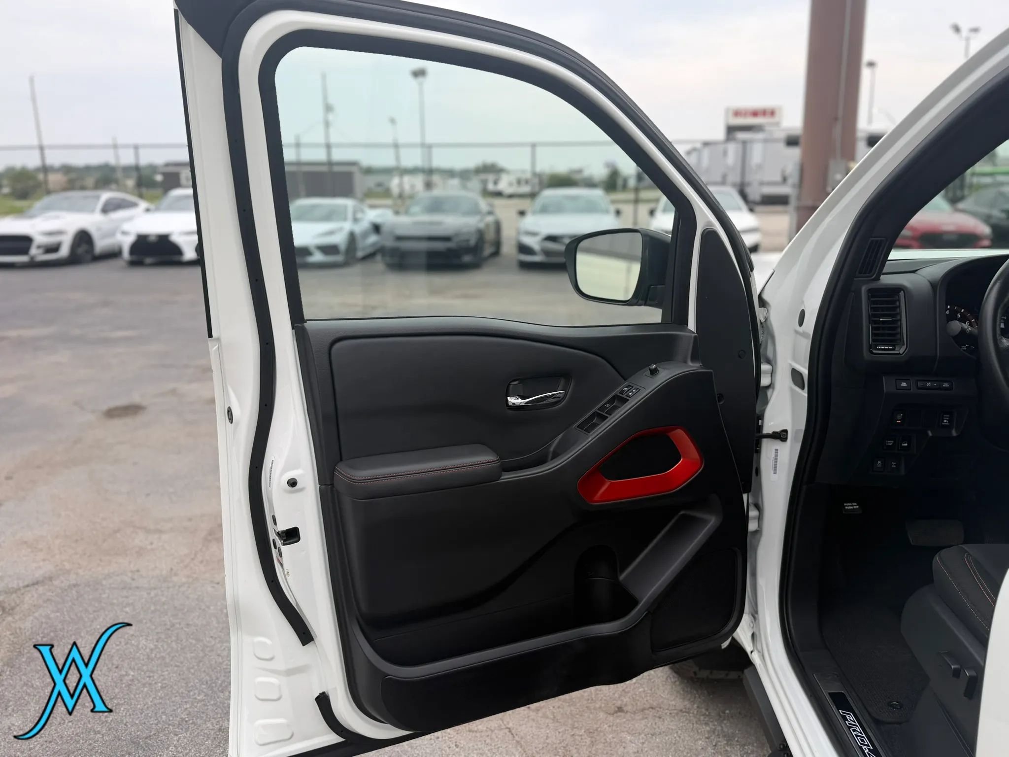 Used 2023 Nissan Frontier PRO-4X w/ Pro Convenience Package AWD/4WD image 11