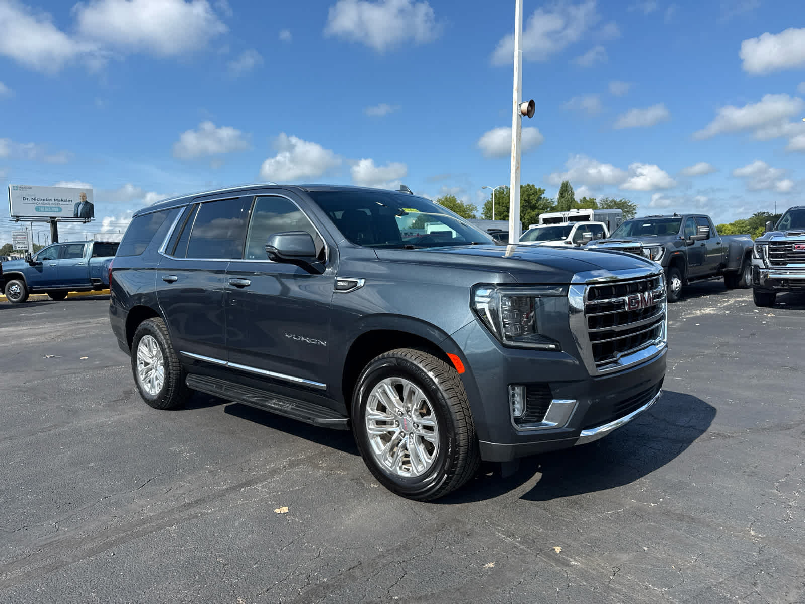 Certified 2021 GMC Yukon SLT w/ SLT Premium Package AWD/4WD image 7