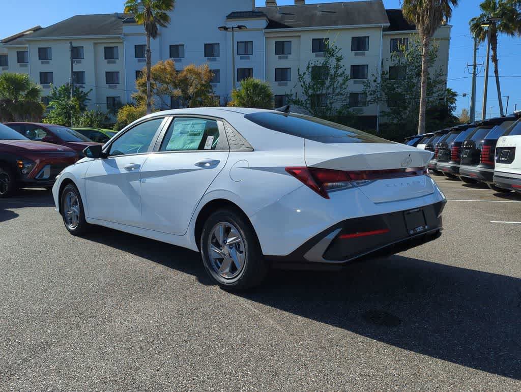 New 2026 Hyundai Elantra SE image 4