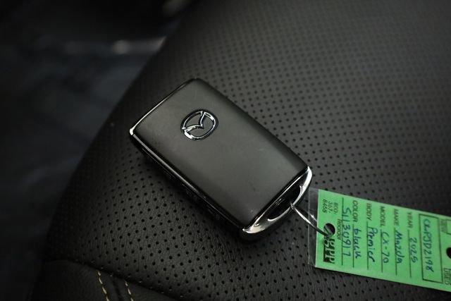Used 2025 MAZDA CX-70 Plug-In Hybrid w/ Premium Pkg image 34