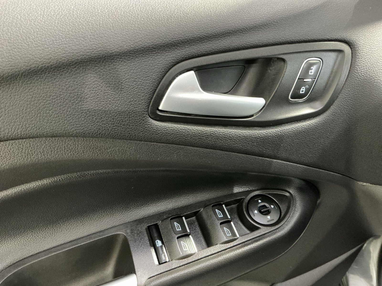 Used 2019 Ford Escape SE AWD/4WD image 16