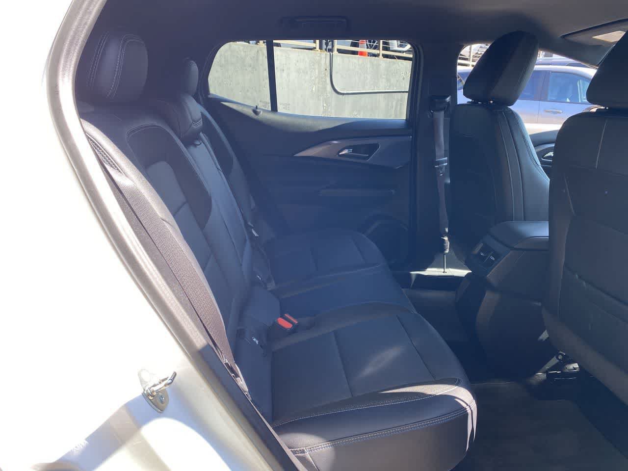 Used 2024 Chevrolet Equinox EV LT AWD/4WD image 17