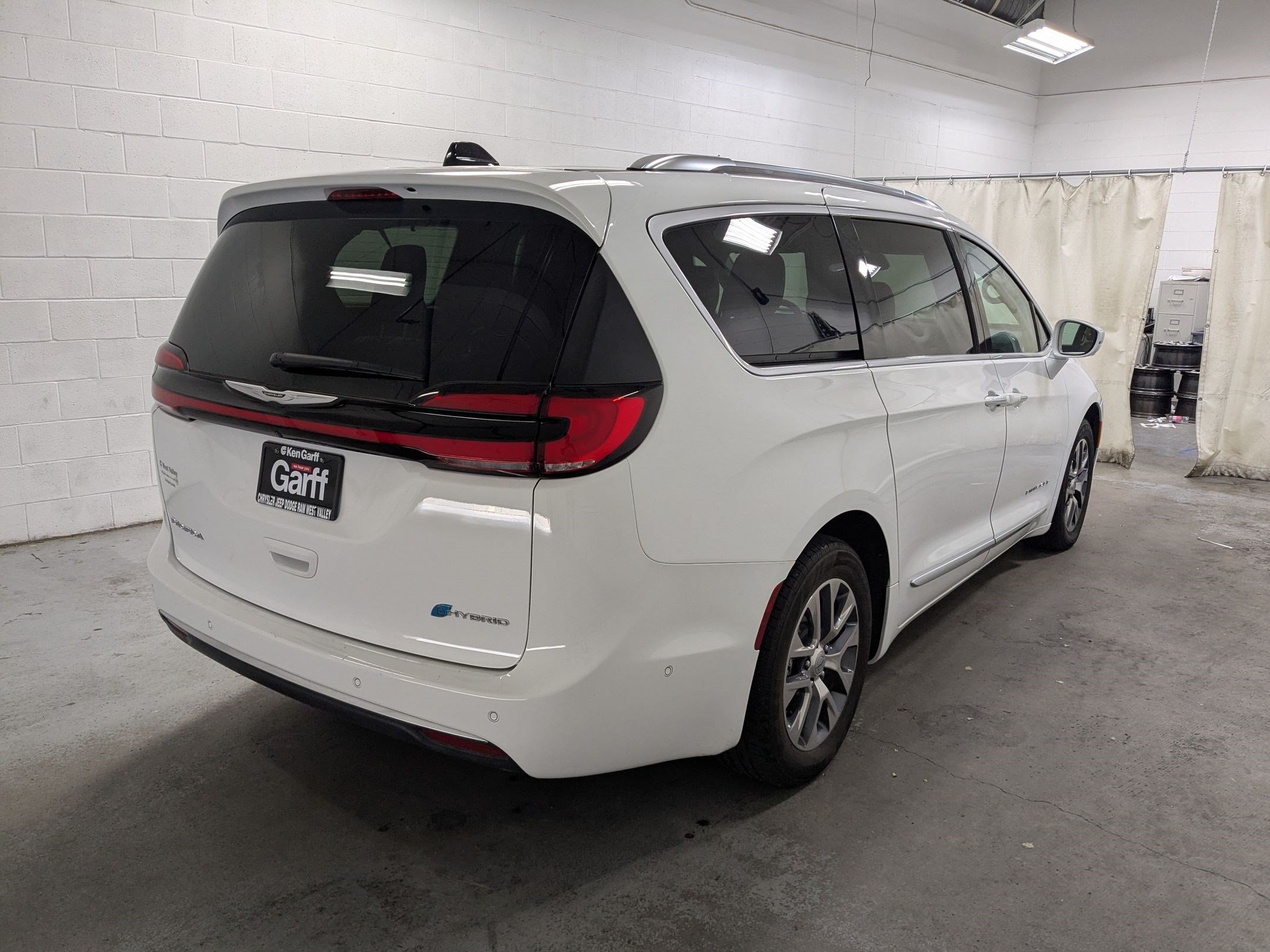 Certified 2024 Chrysler Pacifica Pinnacle FWD image 7