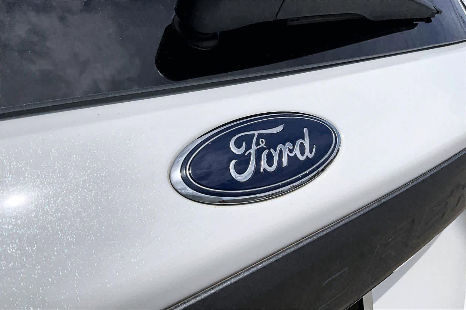Certified 2021 Ford Explorer XLT w/ Equipment Group 202A image 29