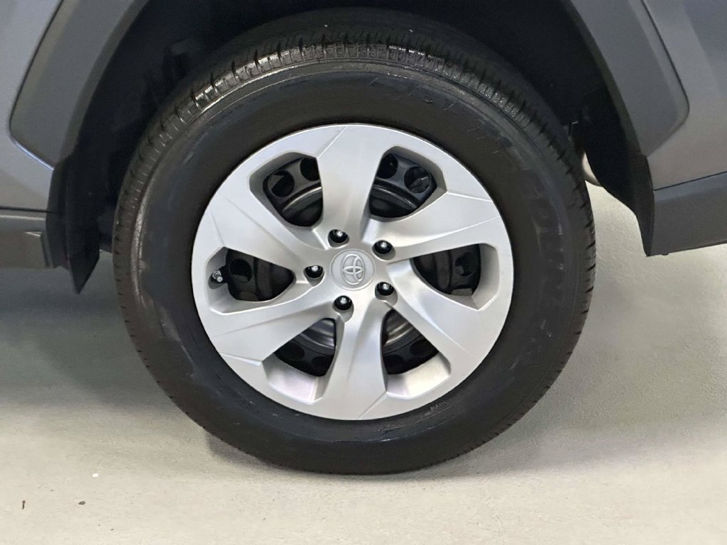 Used 2023 Toyota RAV4 LE AWD/4WD image 9
