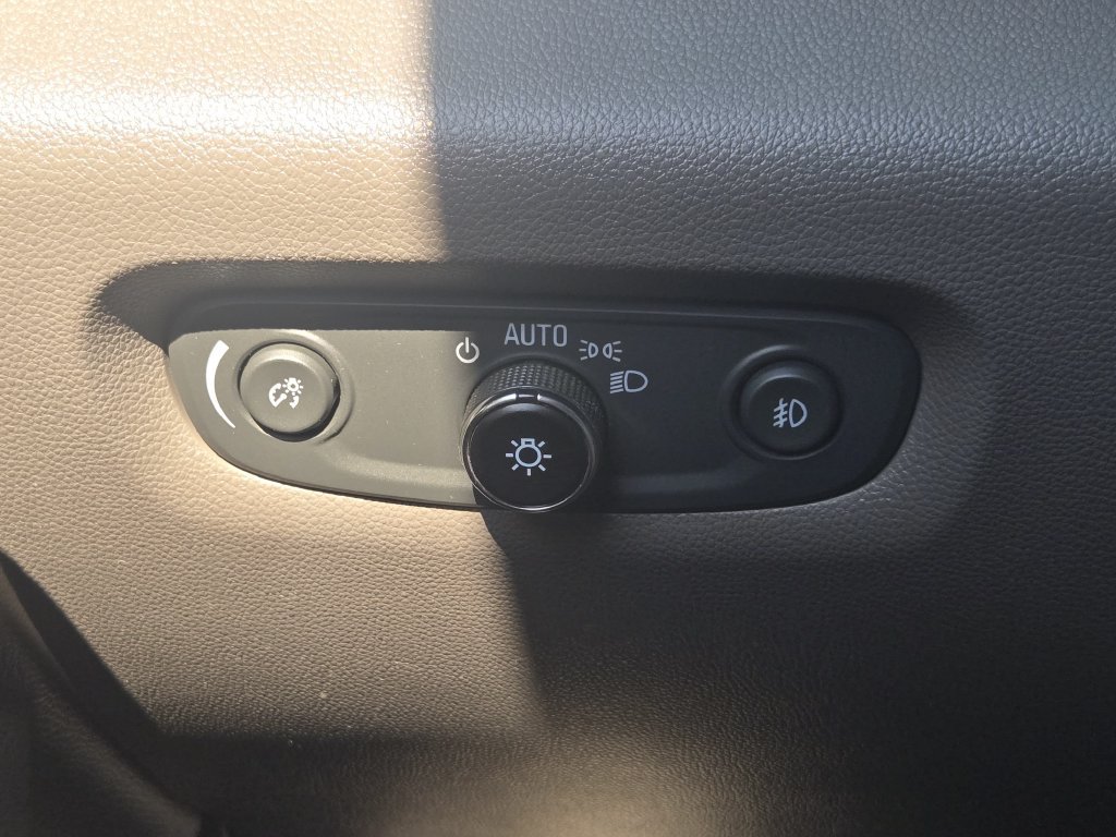 Used 2019 Chevrolet Traverse LT FWD image 23