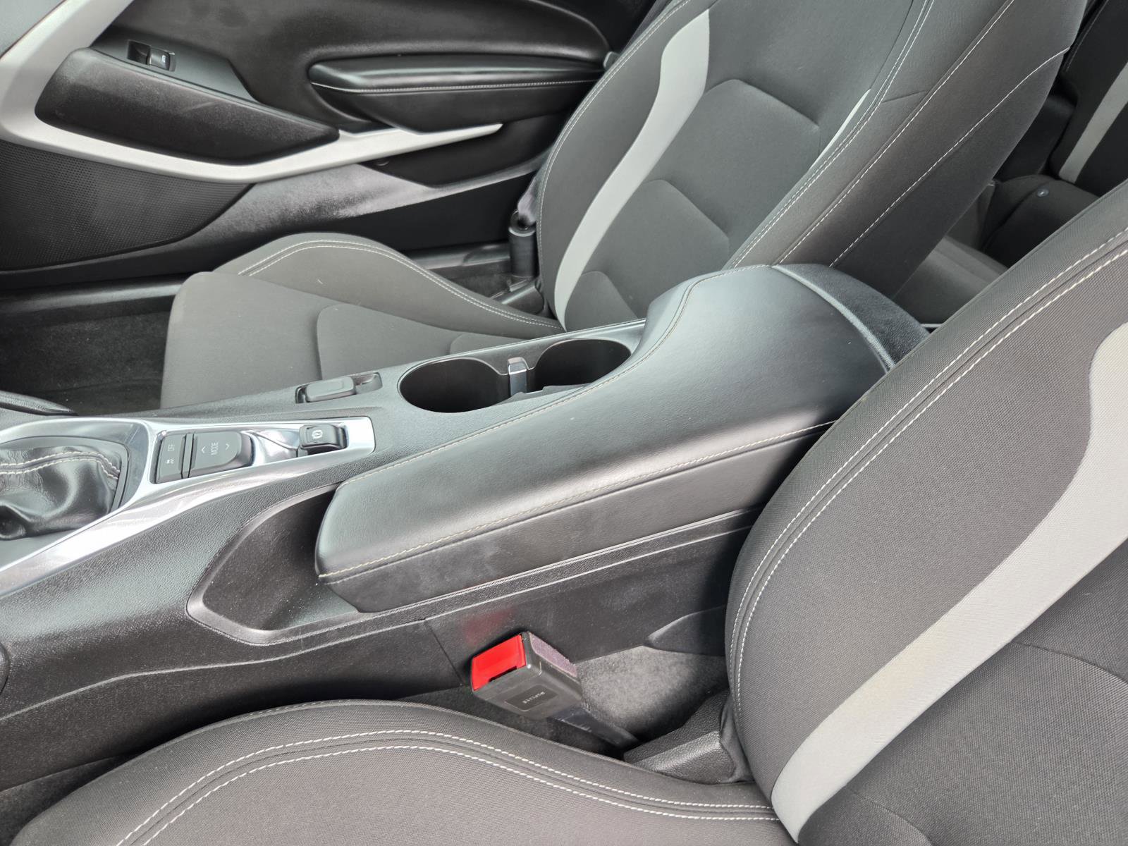 Used 2018 Chevrolet Camaro LT RWD image 25