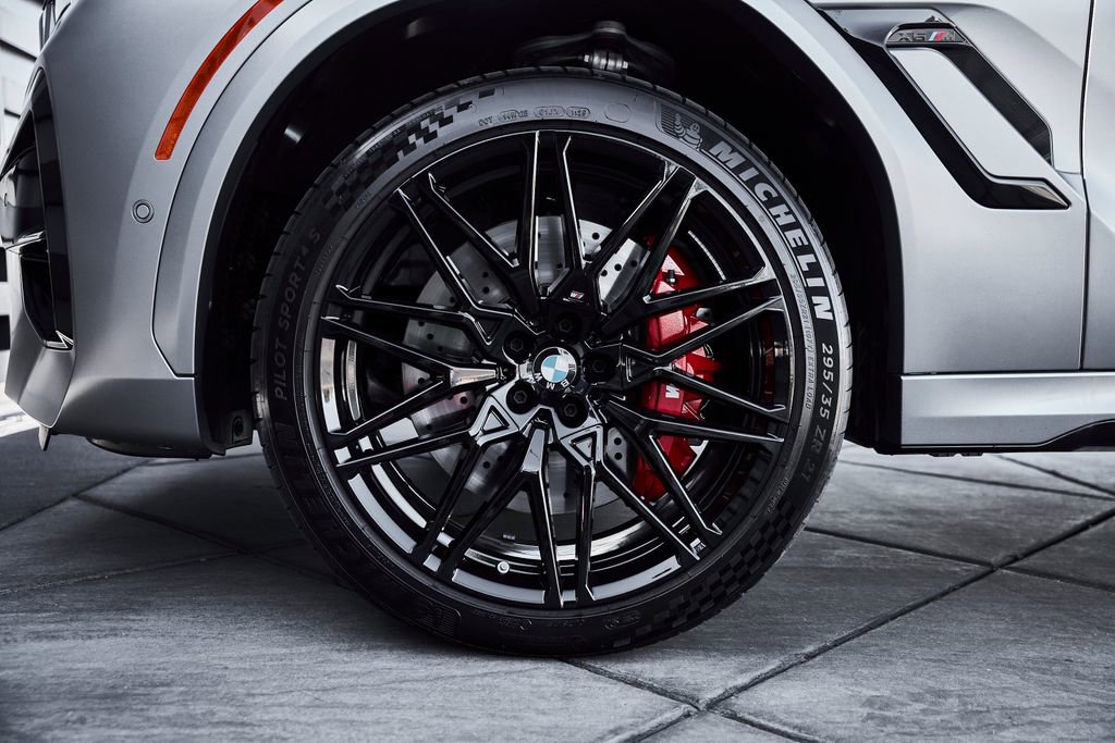 Used 2026 BMW X6 M Competition w/ Executive Package image 3