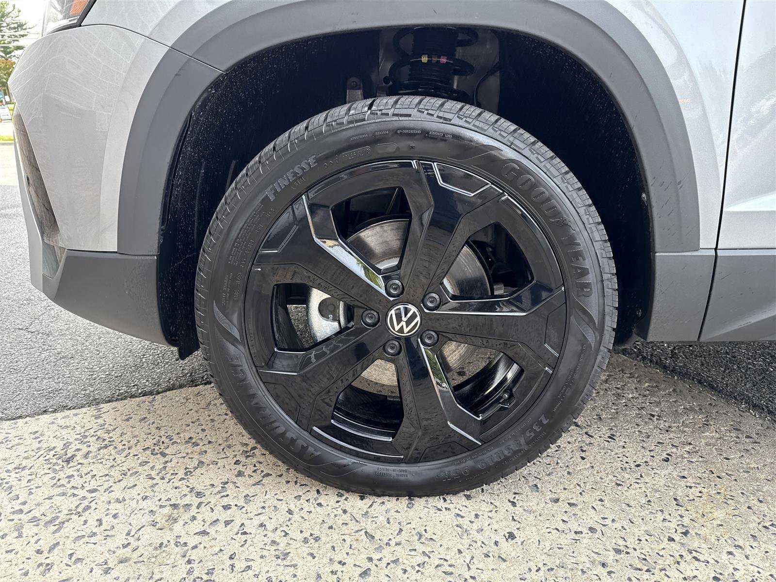 New 2025 Volkswagen Taos SEL image 10