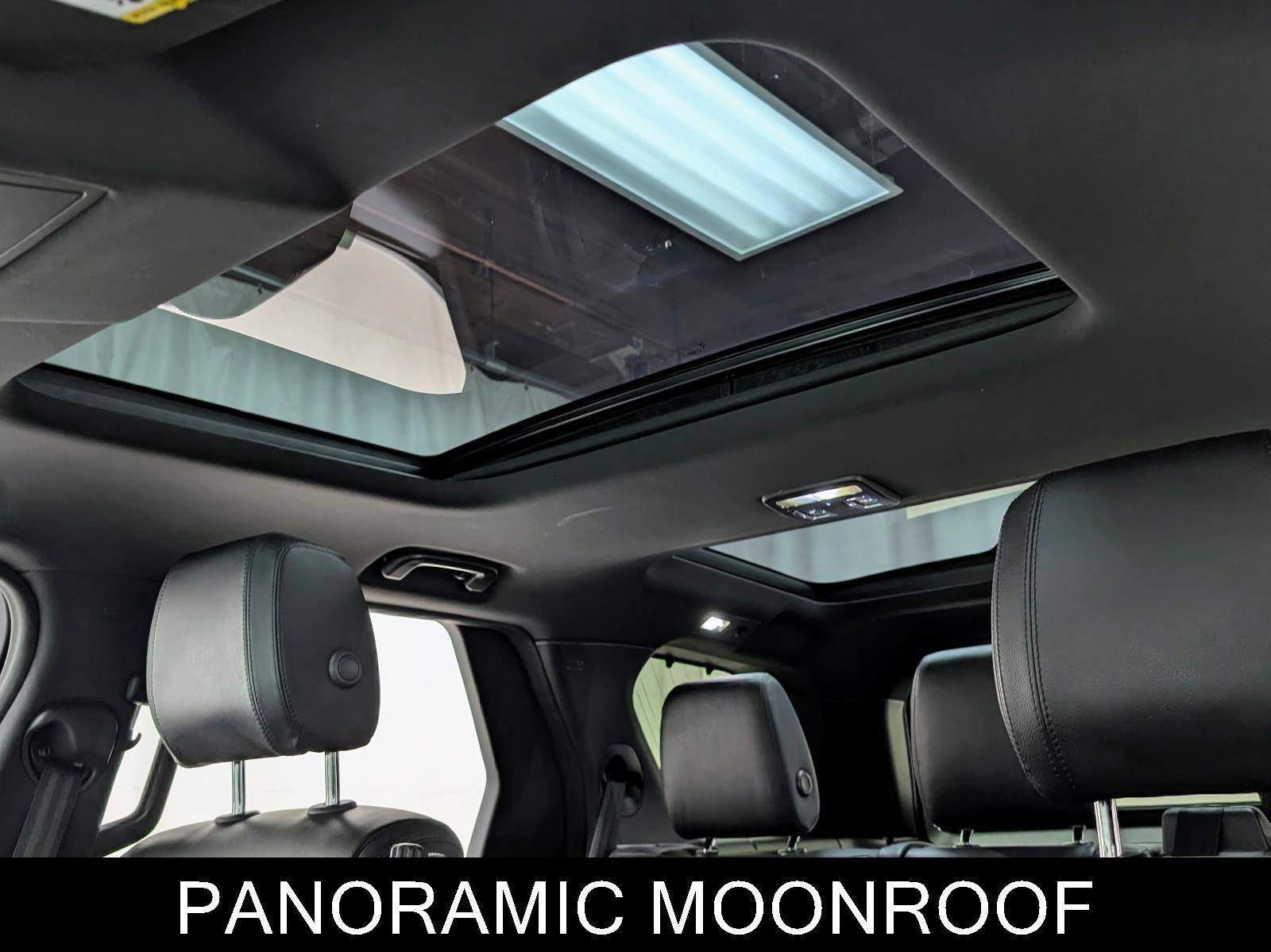 Used 2017 Land Rover Discovery HSE image 16