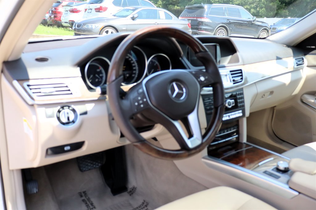 Used 2014 Mercedes-Benz E 250 BlueTEC Sedan image 16