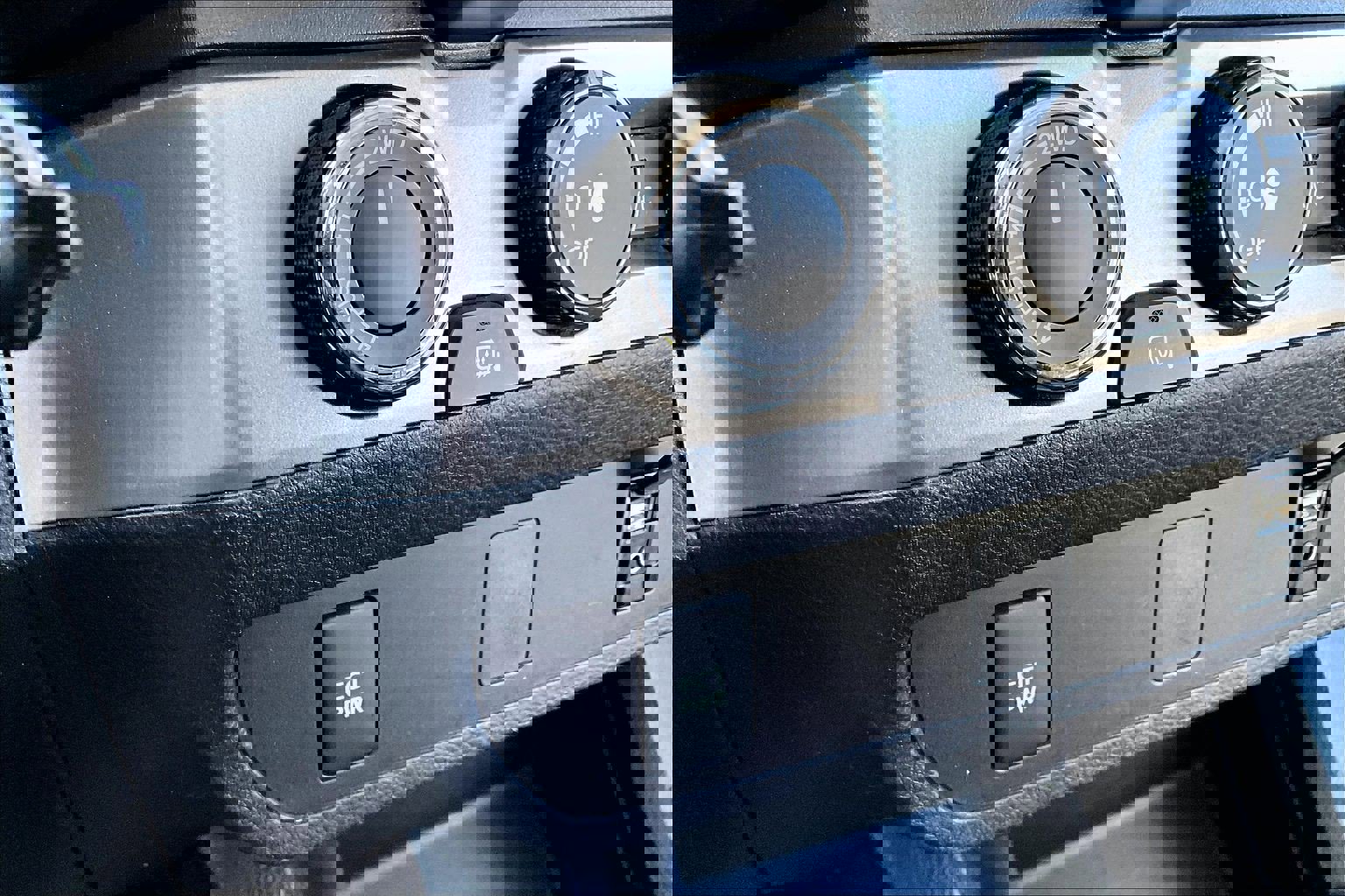 Used 2019 Toyota Tacoma SR w/ SR Convenience Package image 28