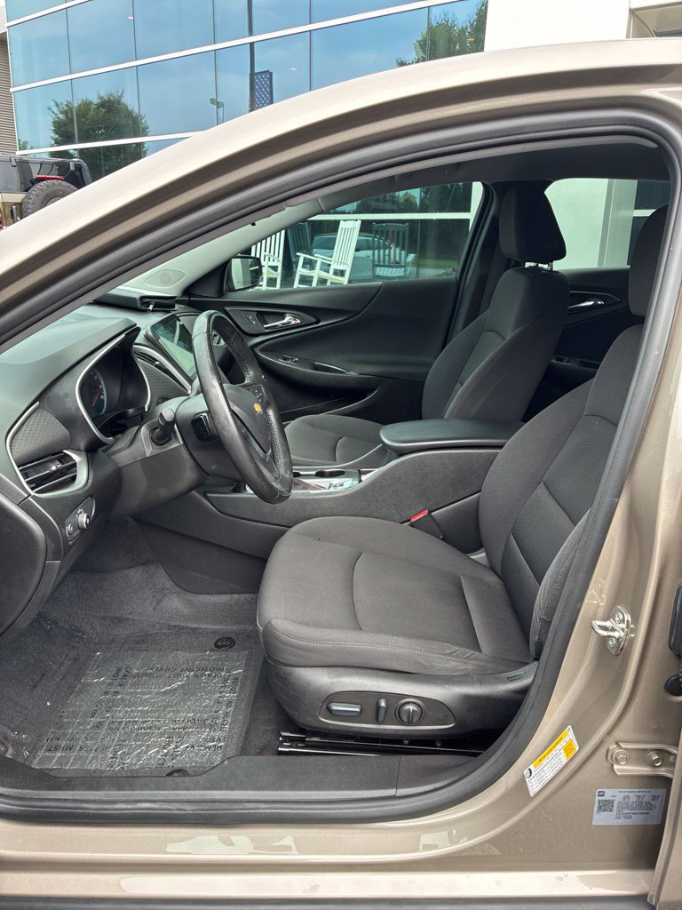 Used 2022 Chevrolet Malibu RS FWD image 9