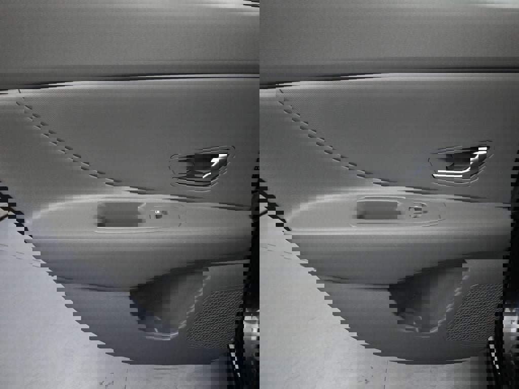 Certified 2021 Hyundai Elantra SE image 23