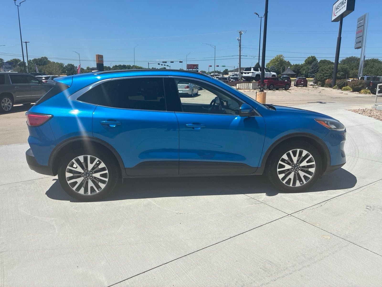 Used 2020 Ford Escape Titanium AWD/4WD image 8