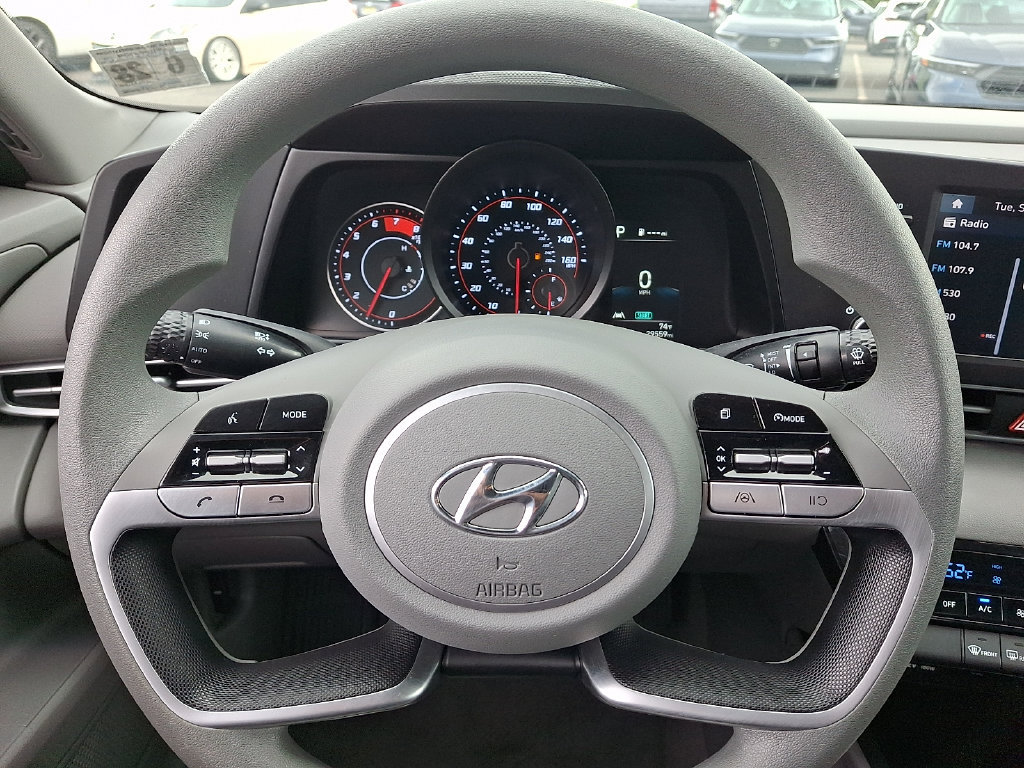Used 2023 Hyundai Elantra SEL FWD image 17