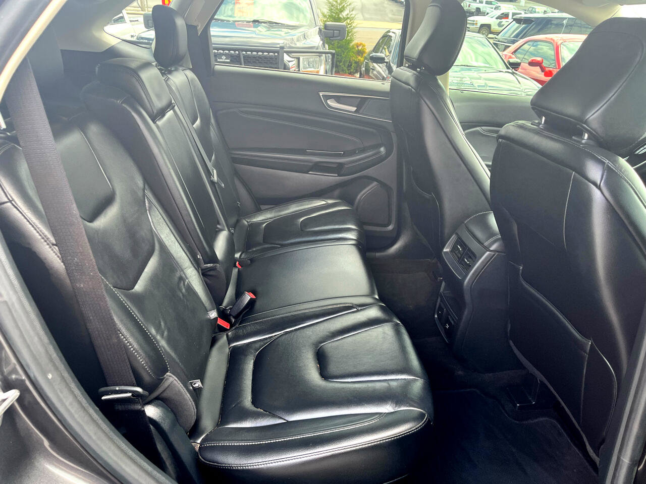 Used 2020 Ford Edge Titanium image 16