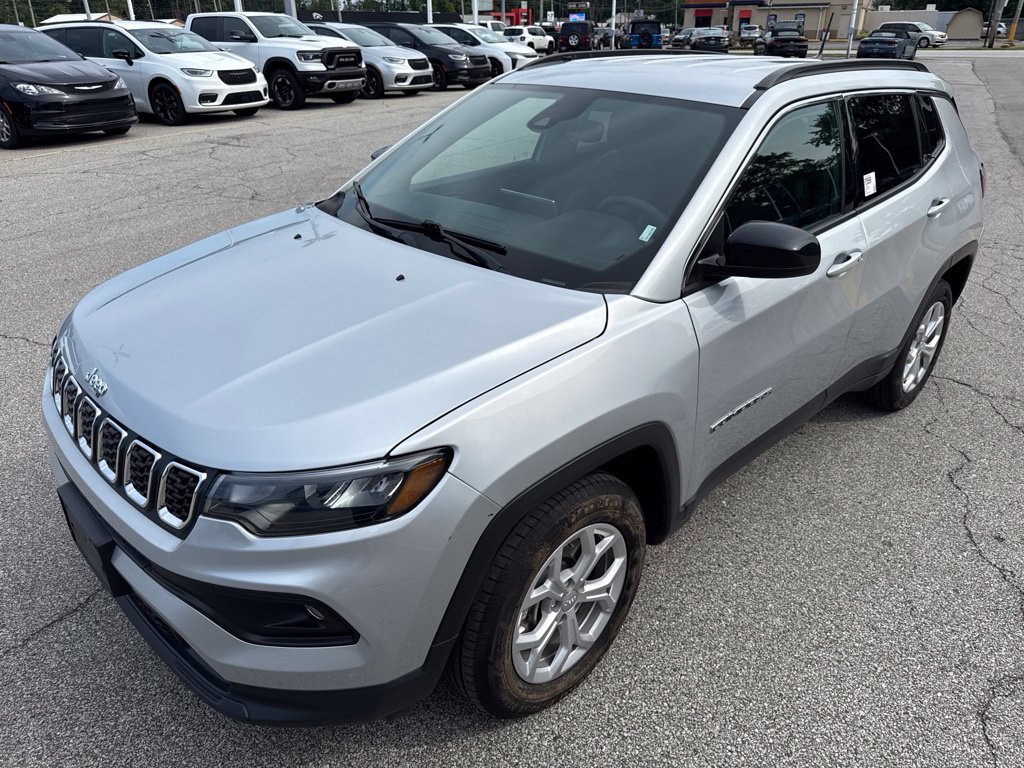 Used 2024 Jeep Compass Latitude AWD/4WD image 12