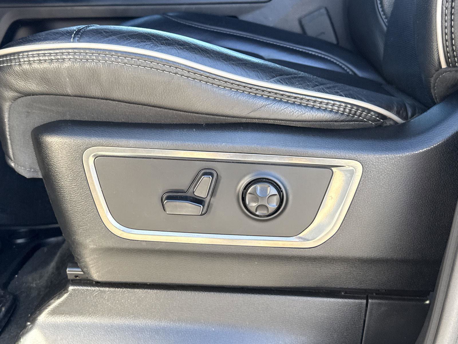 Used 2020 RAM 1500 Limited w/ Black Appearance Package AWD/4WD image 17