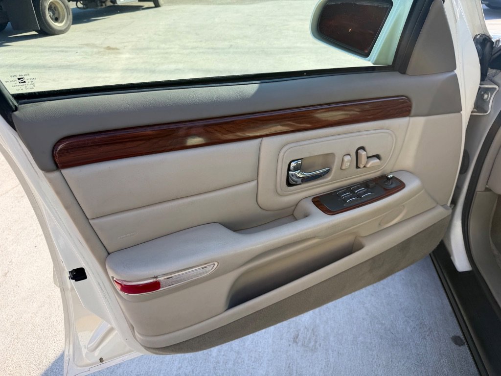 Used 1999 Cadillac De Ville Base image 9