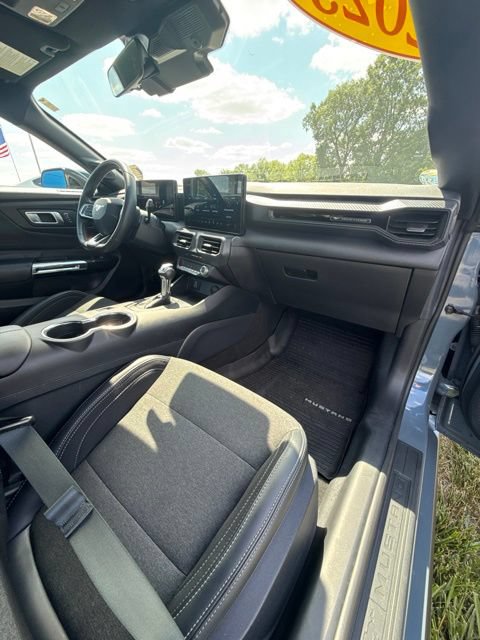 Used 2025 Ford Mustang Coupe RWD image 29